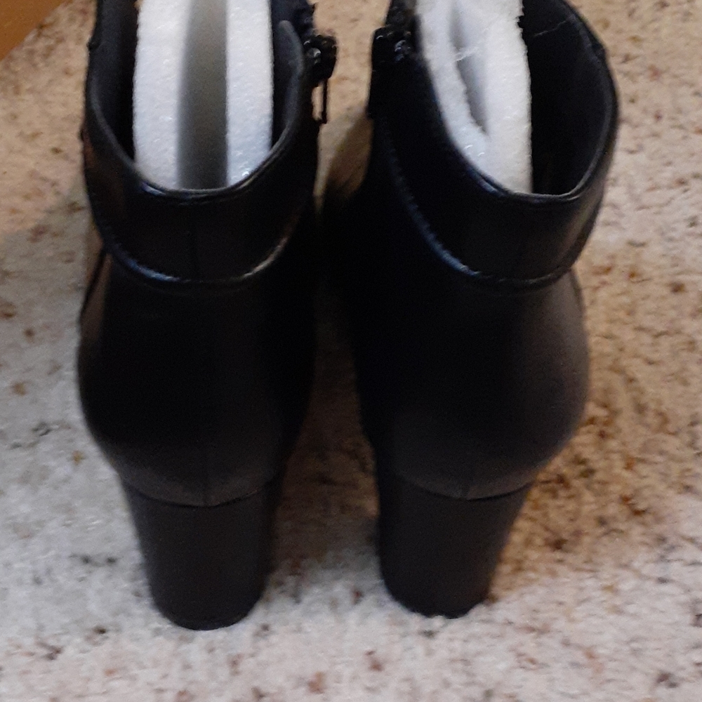Heels - Picture 4 of 4